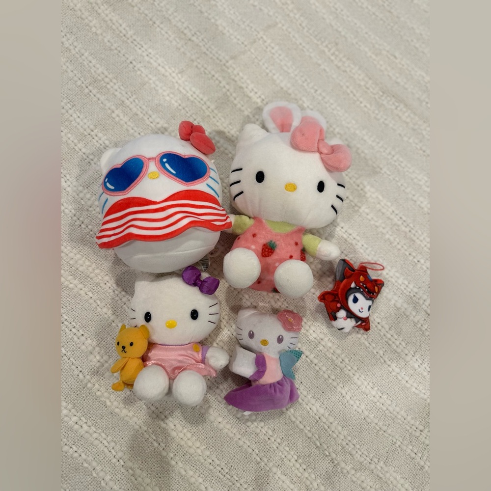 Bundle of 5 Sanrio Hello Kitty and Kuromi plushies